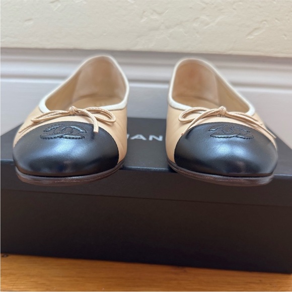 Authentic Chanel Women's Beige and Black ballet flats - Picture 4 of 13